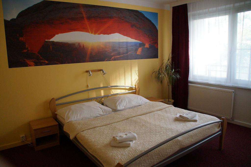 Hotel Krystal Hodonín Habitación foto